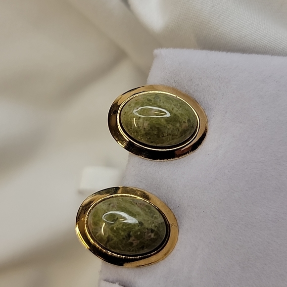 Vintage Green sage stone Earrings CLIP-ON Costume Statement Jewelry ✨️ - Picture 4 of 10